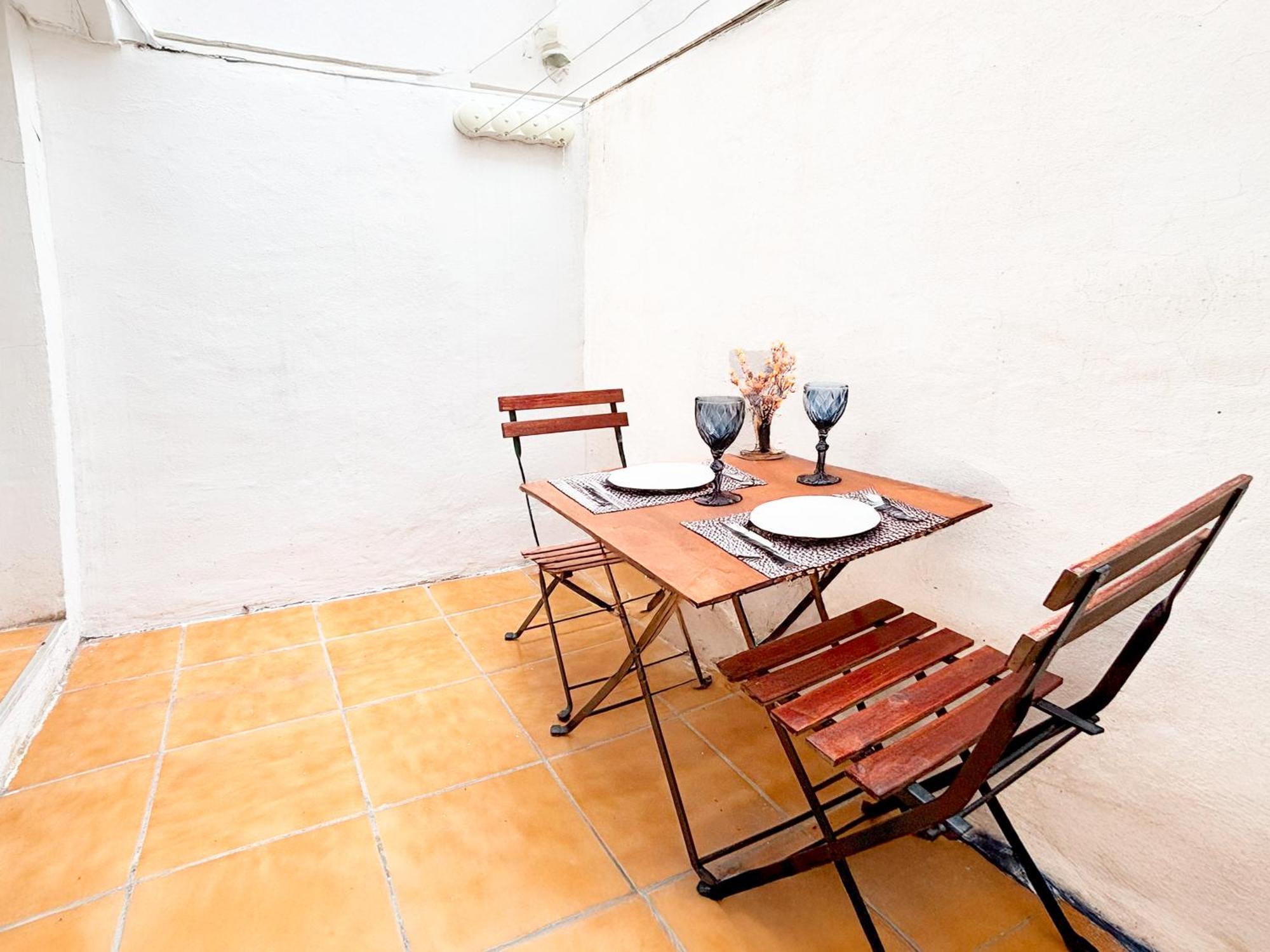 Luminoso, Con Patio Y Buena Zona — Fotos 3